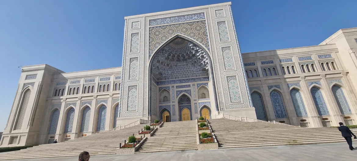 Arsitektur Gedung Markaz ini mencerminkan gaya monumen bersejarah yang berasal dari Abad Pertengahan (Al Jazeera)