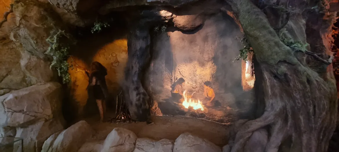 Telah digunakan teknologi modern untuk menampilkan masa lalu Uzbekistan yang kaya (Al Jazeera)