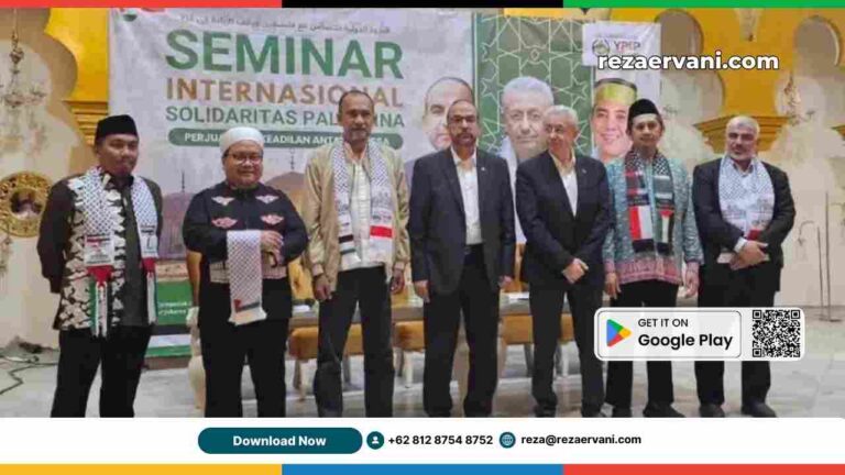 Al-Bargouti (ketiga dari kanan) selama kunjungannya ke Indonesia (Al Jazeera)