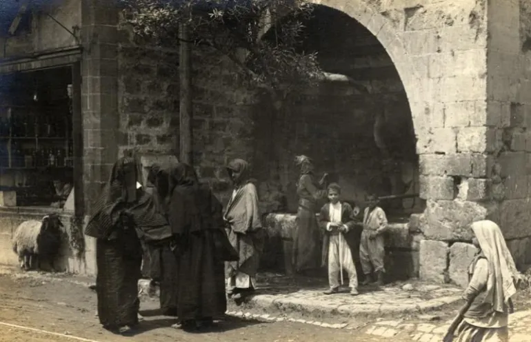 Selama masa pendudukan Prancis, sebagian distrik yang dikenal sebagai “Asy-Shaghur Al-Juwani” berada di dalam tembok kota tua, sementara sebagian besar wilayahnya terletak di luar tembok dan dikenal dengan nama “Al-Shaghour Al-Barrani.” (Media sosial)