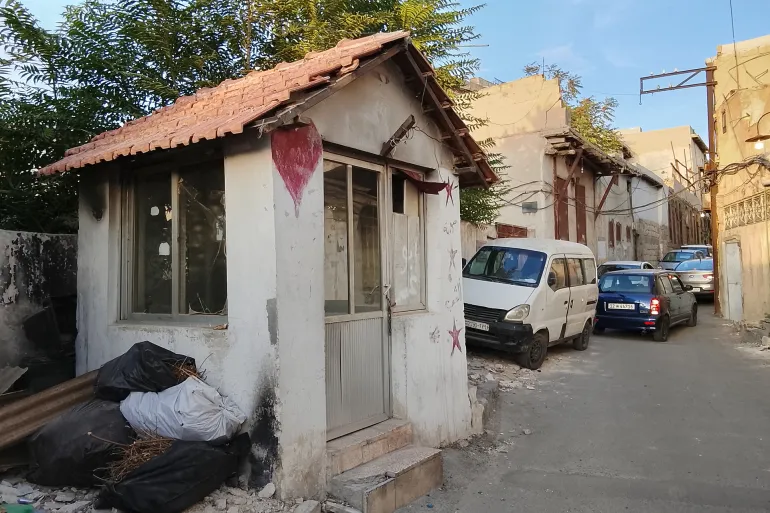 Pos penjagaan yang dulunya berada di bawah Cabang Palestina di dalam kawasan Yahudi di Kota Tua Damaskus (Al Jazeera)