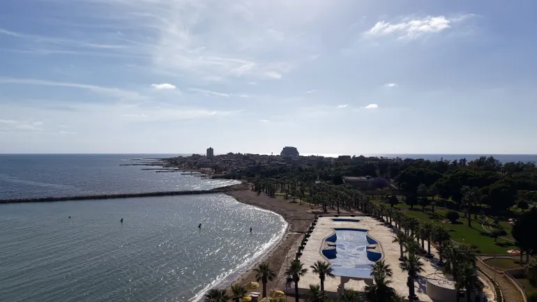 Kota Latakia memiliki banyak pantai indah serta berbagai objek wisata bersejarah dan alamiah yang menarik. (Al Jazeera)