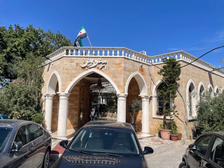 Restoran terkenal Sumer di kota Latakia, Suriah. (Al Jazeera)