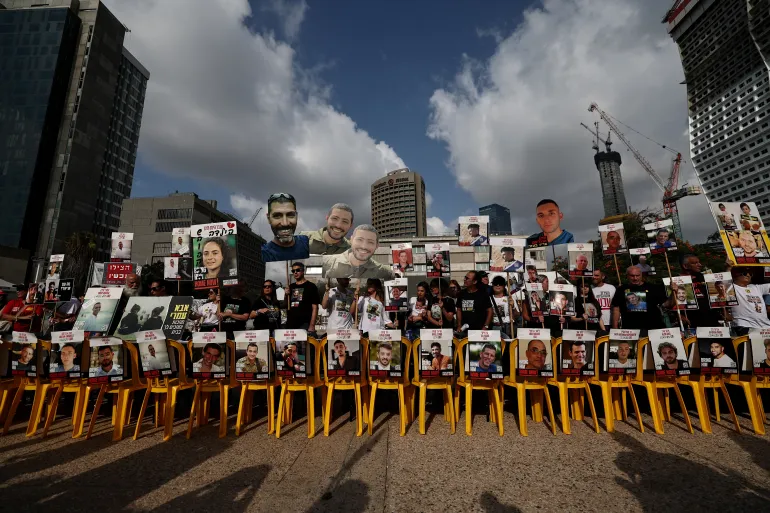 Para demonstran pendukung keluarga tawanan Israel di Gaza berkumpul di tempat yang disebut “Alun-Alun Sandera” di Tel Aviv (Eropa/European Press).