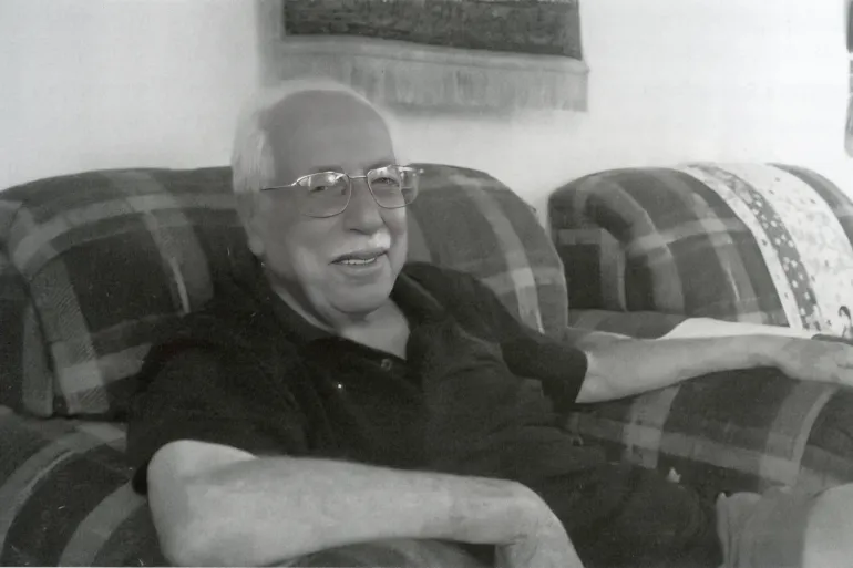 Ibrahim al-Daqaq meraih gelar sarjana teknik dari Robert College di Turki pada tahun 1961 (Lembaga Kajian Palestina).