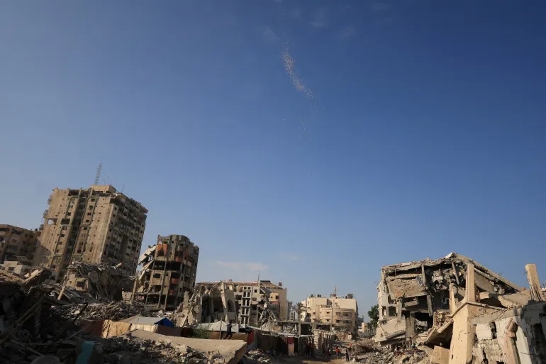 Israel mengumumkan invasi darat ke kota yang sudah hancur, pusat perkotaan terbesar di Gaza [Dawoud Abu Alkas / Reuters]