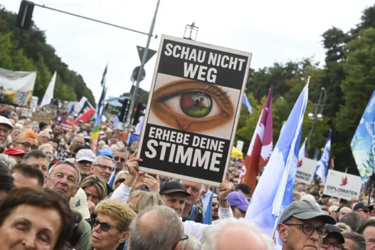 AA-20250913-39104863-39104857-OVER_20000_RALLY_IN_BERLIN_AGAINST_ISRAELI_GENOCIDE_IN_GAZA-scaled-e1757780564969