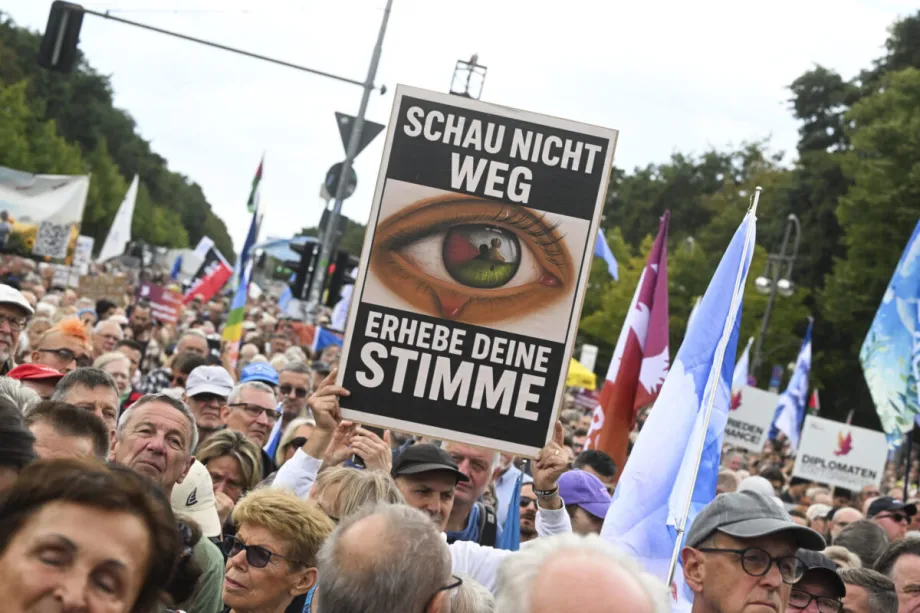 AA-20250913-39104863-39104857-OVER_20000_RALLY_IN_BERLIN_AGAINST_ISRAELI_GENOCIDE_IN_GAZA-scaled-e1757780564969