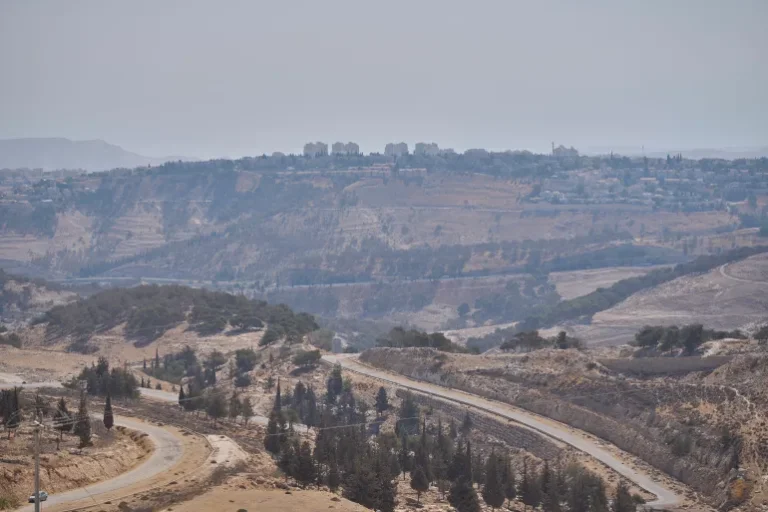 AP25233365483243-1757612765