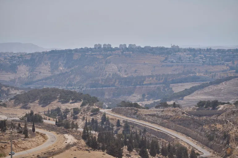 AP25233365483243-1757612765