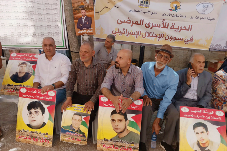 Aksi solidaritas untuk para sandera yang sakit di penjara Israel, di tengah laporan tentang memburuknya kondisi kesehatan mereka