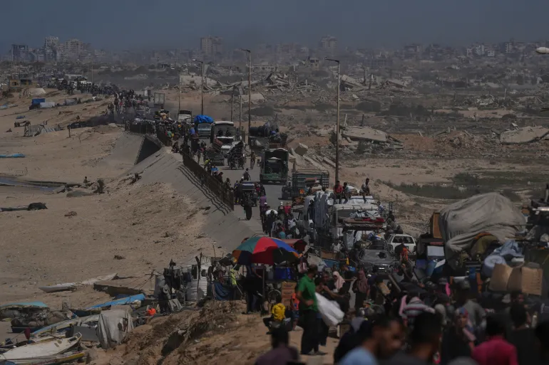 Pengungsian dari wilayah utara menjadi beban besar bagi wilayah selatan (Associated Press)