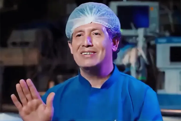 Dokter syahid Adnan Al-Barsh, yang ditangkap oleh pasukan pendudukan dan dibunuh di dalam penjara mereka (media sosial)