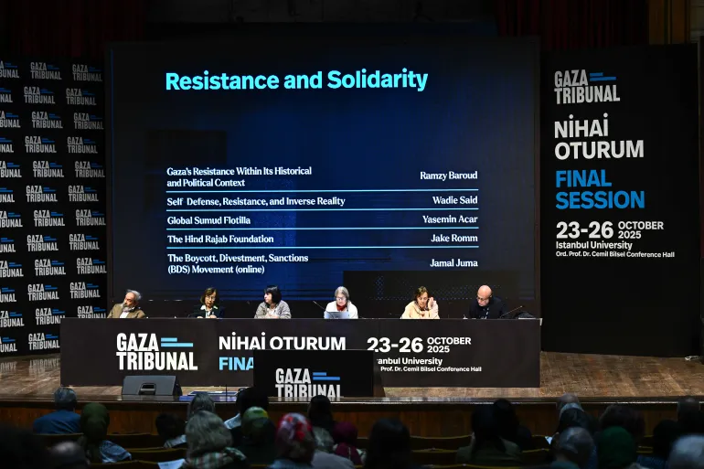 *“Pengadilan Gaza” simbolik membahas diamnya sistem internasional terhadap kejahatan Israel, penargetan jurnalis, serta keterlibatan sejumlah negara dalam pengepungan Gaza.*(**Sumber: Anadolu Agency**)
