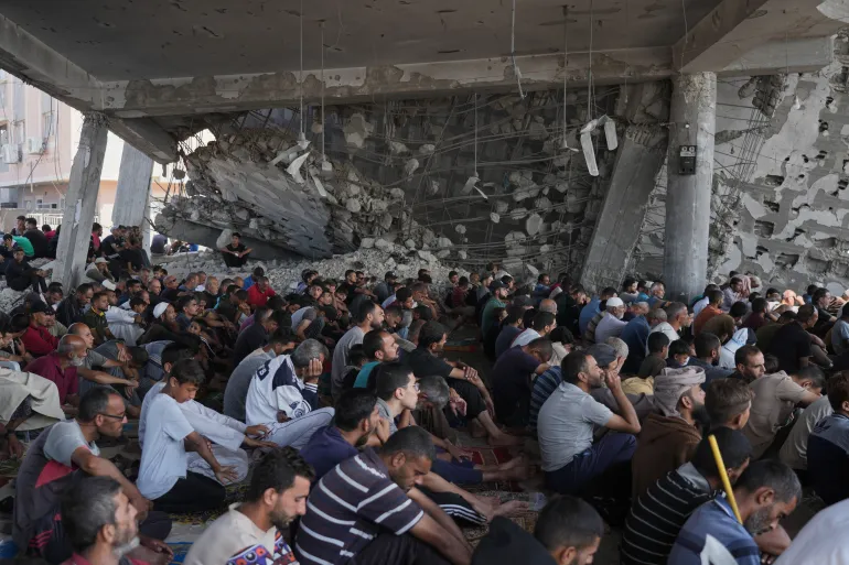 Perang telah menghalangi warga Gaza untuk melaksanakan salat Jumat selama beberapa bulan (Associated Press)