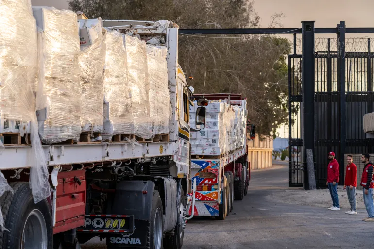 Sebanyak 90 truk melintas dalam jam pertama melalui Perlintasan Rafah dari sisi Mesir menuju Jalur Gaza.